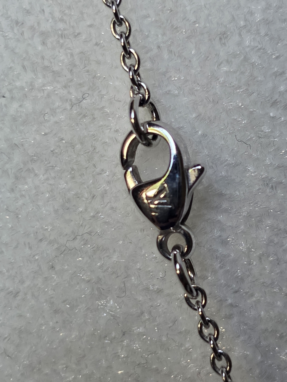 Louis Vuitton Silver Monogram Clover Pendant Necklace - Picture 4 of 10